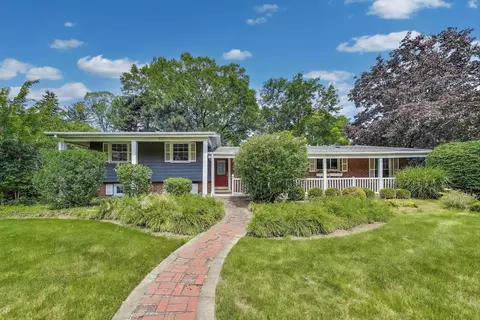 708 S Edgewood Ln, Mount Prospect, IL 60056