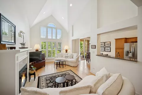 Living - Undisclosed, Glenview, IL 60025 photo 1 of 3