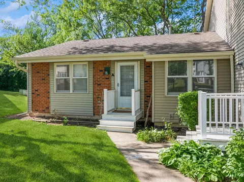 312 Indiana Ct #A, Bloomingdale, IL 60108