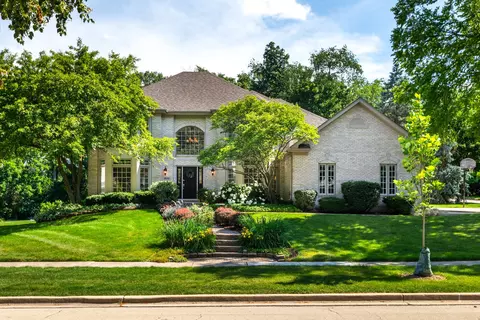 600 Wildwood Ln, West Chicago, IL 60185