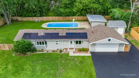 3901 Woodstock St, Wonder Lake, IL 60097
