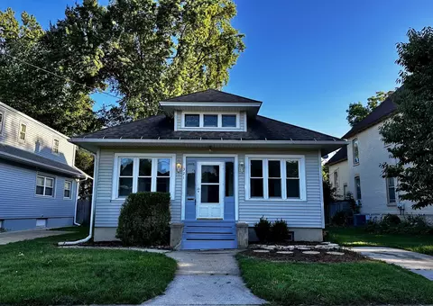 321 Morgan St, Elgin, IL 60123