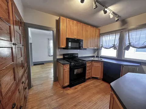Kitchen - 321 Morgan St, Elgin, IL 60123 photo 2 of 3