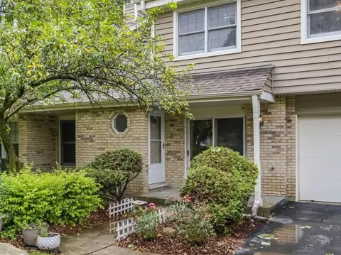 1959 Lancaster Ct #1, Naperville, IL 60565