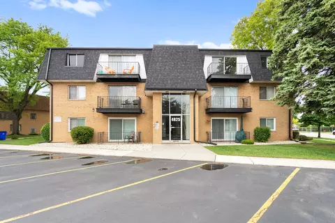 4825 W 109th St #303, Oak Lawn, IL 60453