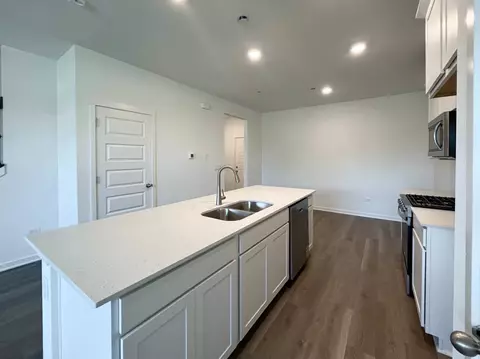 Kitchen - 2116 Bodega Dr, Oswego, IL 60543 photo 2 of 11