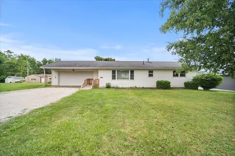 308 W North St, Colfax, IL 61728