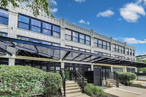 1071 W 15th St #209, Chicago, IL 60608