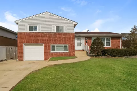 923 Division St, Melrose Park, IL 60160