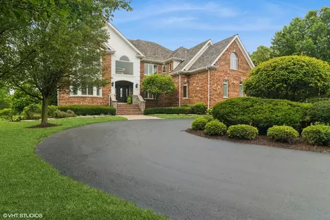 4589 Pamela Ct, Long Grove, IL 60047