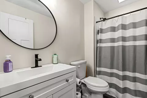 Bath - 1598 Elder Dr, Aurora, IL 60506 photo 3 of 3