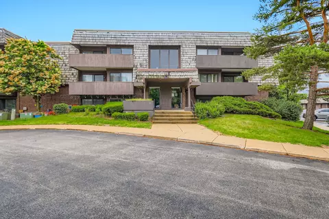525 Timber Ridge Dr #208, Carol Stream, IL 60188