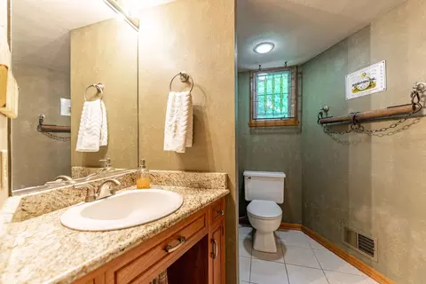 Bath - 4303 Singleton Close, Rockford, IL 61114 photo 5 of 7