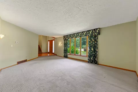 Living - 4303 Singleton Close, Rockford, IL 61114 photo 3 of 8