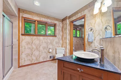 Bath - 4303 Singleton Close, Rockford, IL 61114 photo 1 of 7