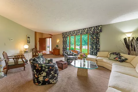 Living - 4303 Singleton Close, Rockford, IL 61114 photo 4 of 8