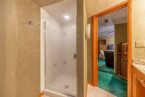 Bath - 4303 Singleton Close, Rockford, IL 61114 photo 6 of 7