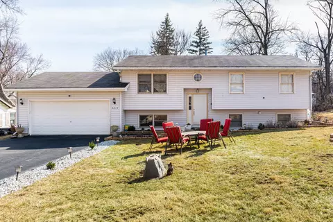 5219 Maplehill Dr, Mccullom Lake, IL 60050 photo 1