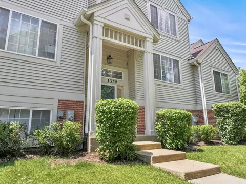 1329 New Haven Dr, Cary, IL 60013