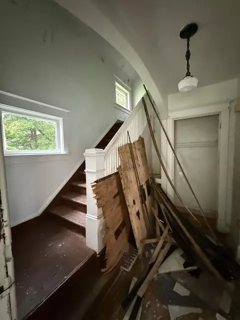 Entry Way - 1571 E Bourbonnais St, Kankakee, IL 60901 photo 2 of 3