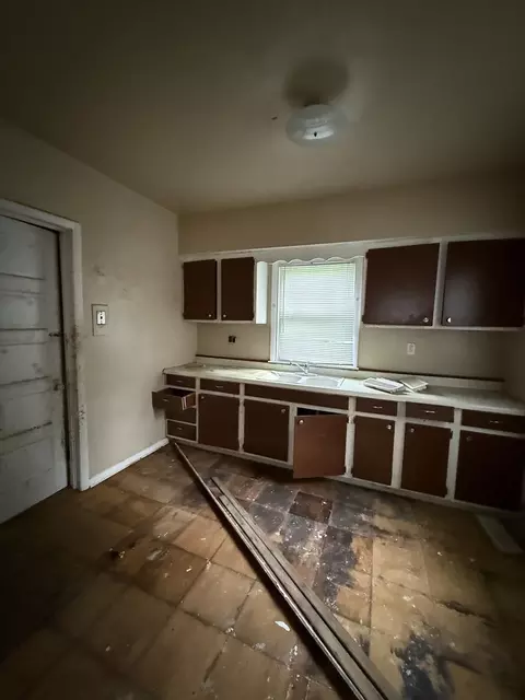 Kitchen - 1571 E Bourbonnais St, Kankakee, IL 60901 photo 1 of 1