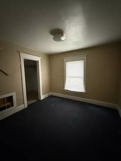 Bedroom - 1571 E Bourbonnais St, Kankakee, IL 60901 photo 2 of 3