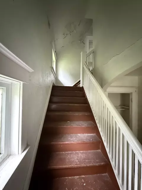 Entry Way - 1571 E Bourbonnais St, Kankakee, IL 60901 photo 1 of 3