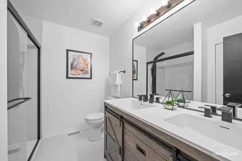 Bath - 2164 Clementi Ln, Aurora, IL 60503 photo 4 of 5