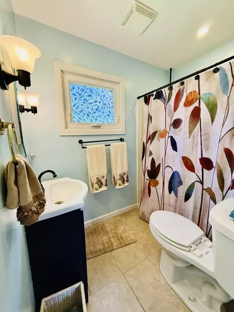 Bath - 423 Maple St, Marengo, IL 60152 photo 1 of 2