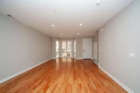 Living - 90 Legacy Ln, Wheeling, IL 60090 photo 3 of 4