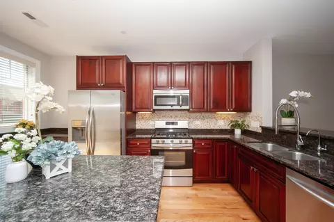 Kitchen - 90 Legacy Ln, Wheeling, IL 60090 photo 2 of 4