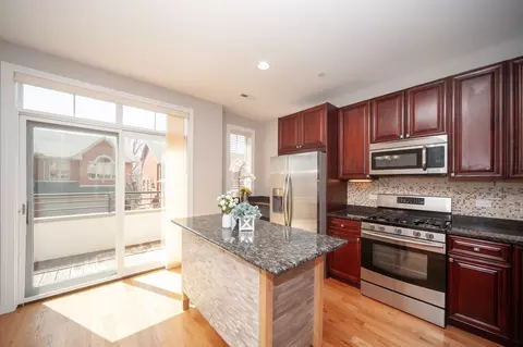 Kitchen - 90 Legacy Ln, Wheeling, IL 60090 photo 1 of 4