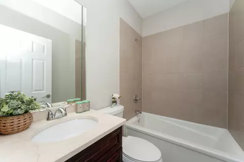 Bath - 90 Legacy Ln, Wheeling, IL 60090 photo 3 of 3