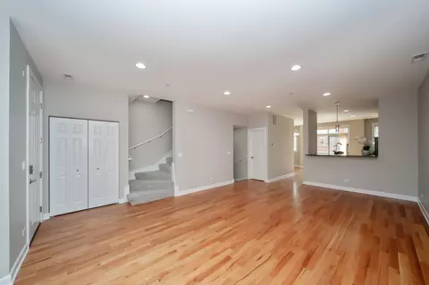 Living - 90 Legacy Ln, Wheeling, IL 60090 photo 2 of 4