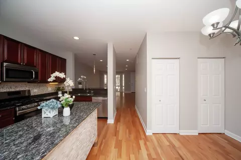 Entry Way - 90 Legacy Ln, Wheeling, IL 60090 photo 2 of 3
