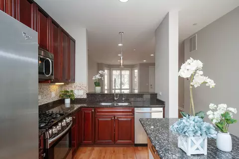 Kitchen - 90 Legacy Ln, Wheeling, IL 60090 photo 4 of 4