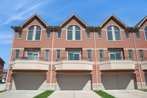 Exterior - 90 Legacy Ln, Wheeling, IL 60090 photo 3 of 4