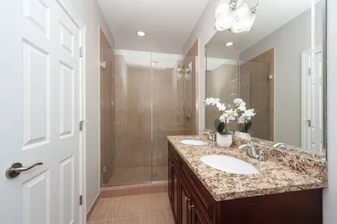 Bath - 90 Legacy Ln, Wheeling, IL 60090 photo 2 of 3