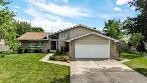 1860 Harvard Ln, New Lenox, IL 60451