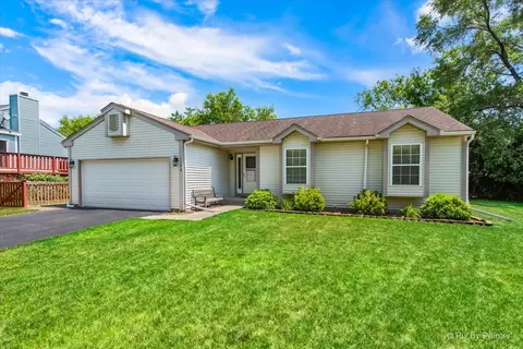 1122 Stratford Ct, Island Lake, IL 60042