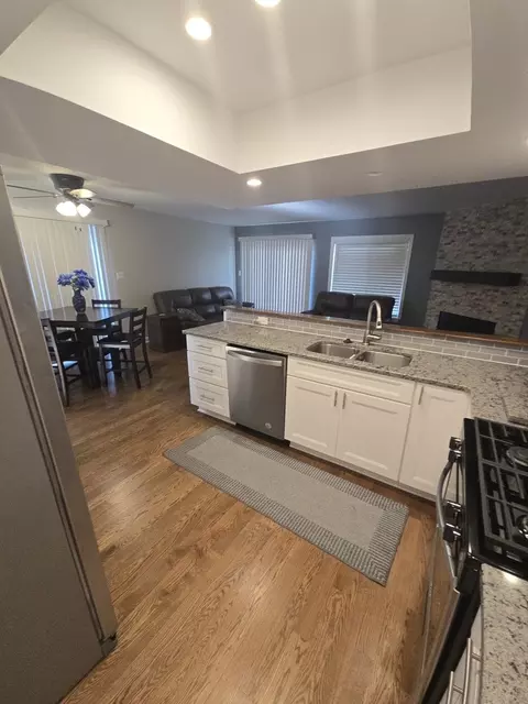 Kitchen - 8201 Daniel Dr, Justice, IL 60458 photo 2 of 2