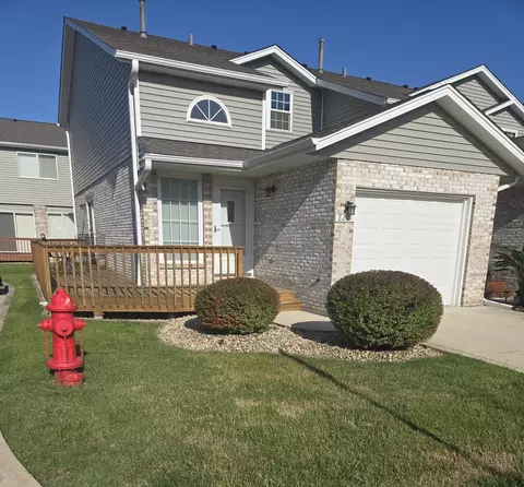 8201 Daniel Dr, Justice, IL 60458