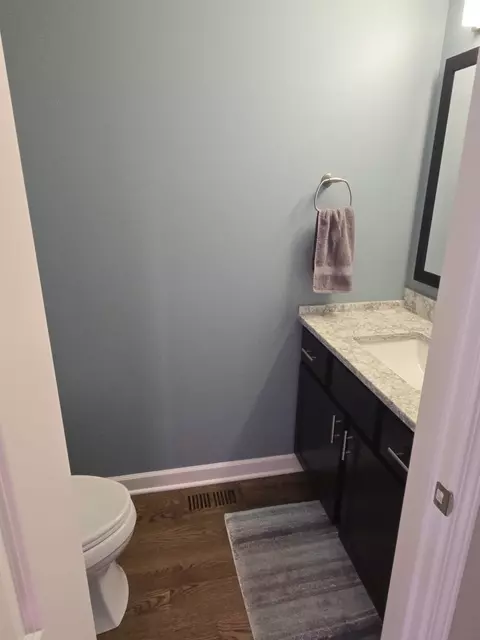 Bath - 8201 Daniel Dr, Justice, IL 60458 photo 1 of 2