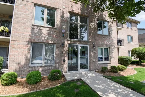 10278 Southwest Hwy #1D, Chicago Ridge, IL 60415