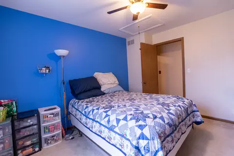 465 Sandhurst Ln, South Elgin, IL 60177