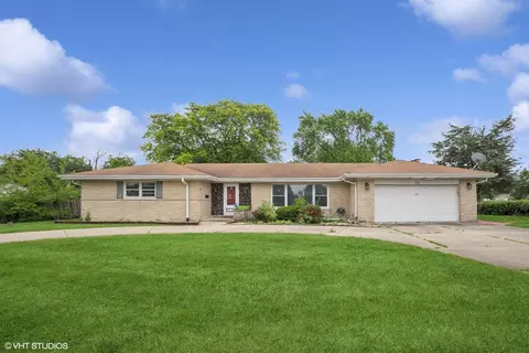 33 W Wise Rd, Schaumburg, IL 60193