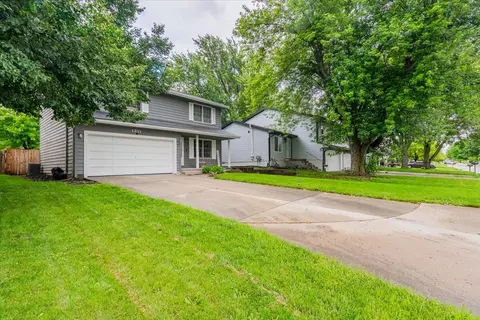 1311 Bancroft Dr, Bloomington, IL 61704 photo 3