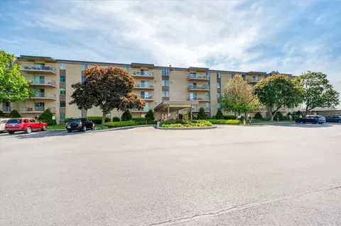 110 W Butterfield Rd #314S, Elmhurst, IL 60126