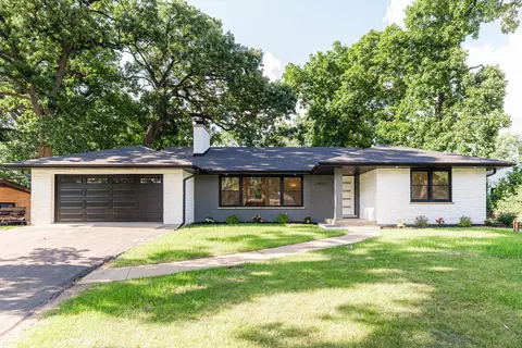 22 W320 Lawrence Ave, Medinah, IL 60157
