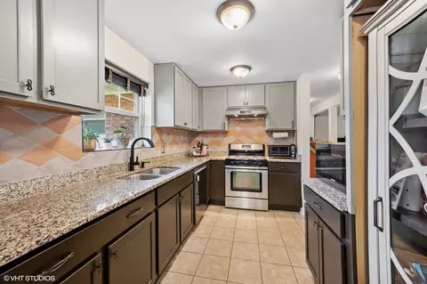 2417 Lyons St, Evanston, IL 60201 photo 11